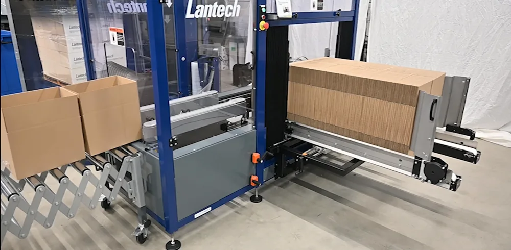 Kartonaufrichter im Einsatz